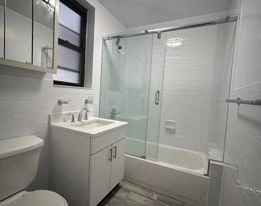 East 37th Street off Lexington Ave - Photo Thumbnail 8