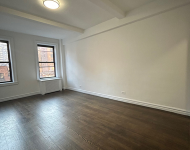 East 37th Street off Lexington Ave - Photo Thumbnail 4