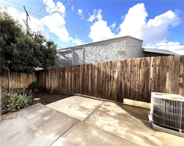 3341 Division - Photo Thumbnail 8