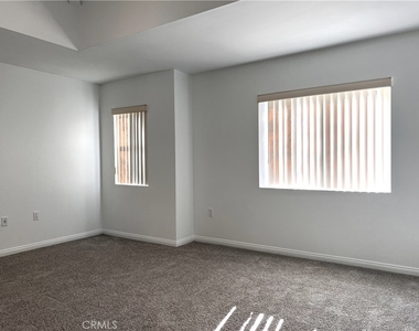 3341 Division - Photo Thumbnail 18