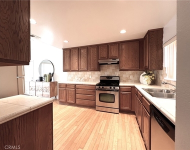 3341 Division - Photo Thumbnail 11