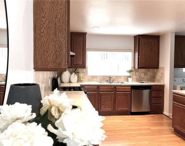 3341 Division - Photo Thumbnail 10