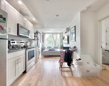 802 Lafayette Avenue - Photo Thumbnail 2