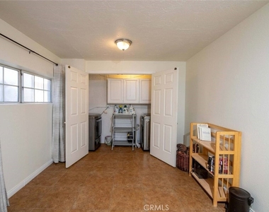 7310 Balboa Boulevard - Photo Thumbnail 45