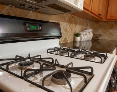7310 Balboa Boulevard - Photo Thumbnail 16