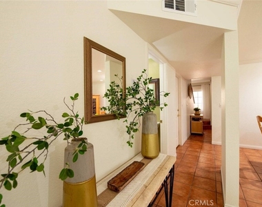 7310 Balboa Boulevard - Photo Thumbnail 3