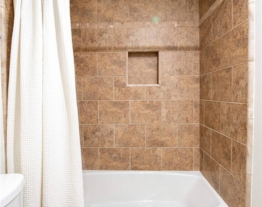 7310 Balboa Boulevard - Photo Thumbnail 43