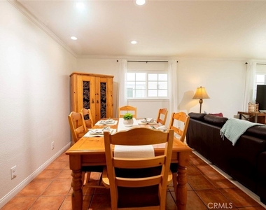 7310 Balboa Boulevard - Photo Thumbnail 10