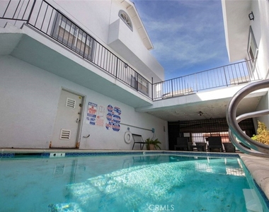 7310 Balboa Boulevard - Photo Thumbnail 54