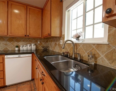 7310 Balboa Boulevard - Photo Thumbnail 13