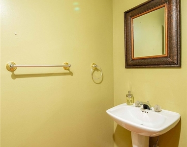 7310 Balboa Boulevard - Photo Thumbnail 21