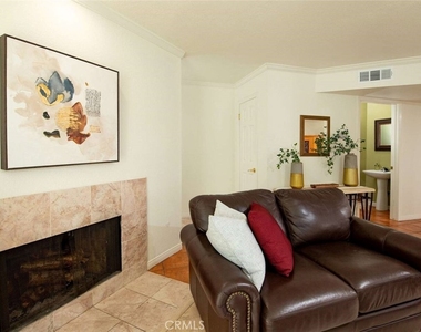 7310 Balboa Boulevard - Photo Thumbnail 7