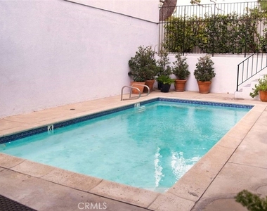 7310 Balboa Boulevard - Photo Thumbnail 52