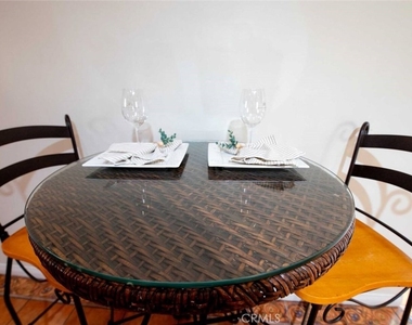 7310 Balboa Boulevard - Photo Thumbnail 17
