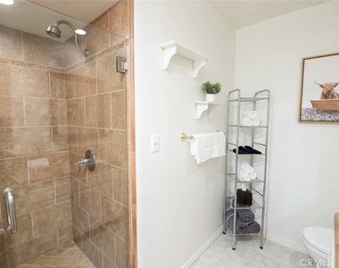 7310 Balboa Boulevard - Photo Thumbnail 29