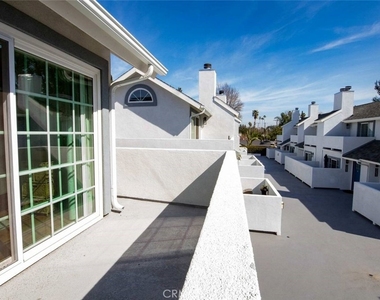 7310 Balboa Boulevard - Photo Thumbnail 35