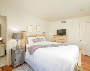 7310 Balboa Boulevard - Photo Thumbnail 39