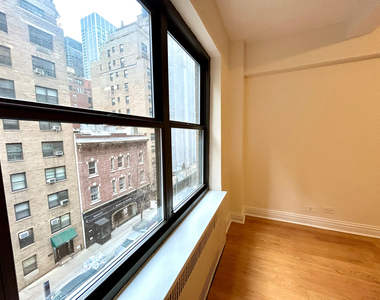 56th & Lexington Ave - Photo Thumbnail 10