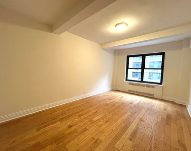 56th & Lexington Ave - Photo Thumbnail 7