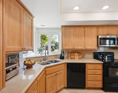540 Country Club Lane - Photo Thumbnail 8