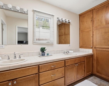 540 Country Club Lane - Photo Thumbnail 31