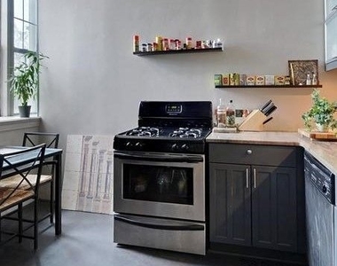 555 Washington Avenue - Photo Thumbnail 2