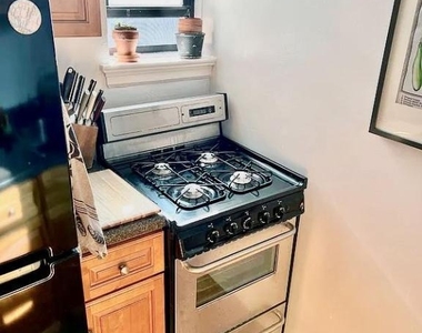 675 Academy Street - Photo Thumbnail 5