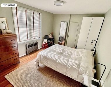 675 Academy Street - Photo Thumbnail 3
