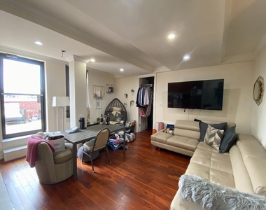 304 W 92nd Street - Photo Thumbnail 9