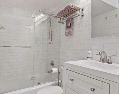 149 E 62nd Street - Photo Thumbnail 3