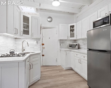 149 E 62nd Street - Photo Thumbnail 1