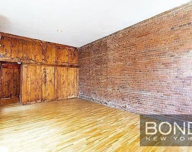 9 St Marks Place - Photo Thumbnail 5