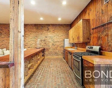 9 St Marks Place - Photo Thumbnail 14