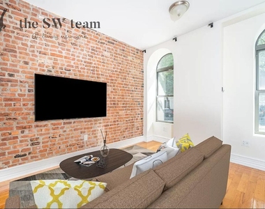 65 W 106th Street - Photo Thumbnail 2