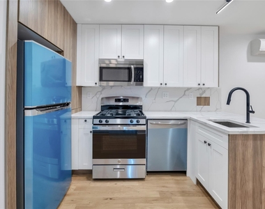 612 E 54th Street - Photo Thumbnail 4