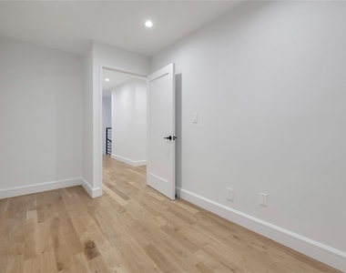 612 E 54th Street - Photo Thumbnail 9