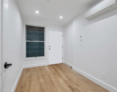 612 E 54th Street - Photo Thumbnail 8