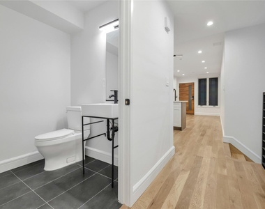 612 E 54th Street - Photo Thumbnail 7