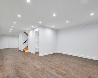 612 E 54th Street - Photo Thumbnail 16
