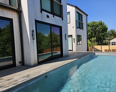 599 Peconic Bay Boulevard - Photo Thumbnail 4