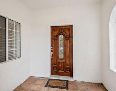 4090 Leeward Avenue - Photo Thumbnail 12