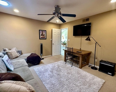 295 Cordoba Way - Photo Thumbnail 12