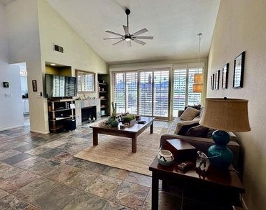 295 Cordoba Way - Photo Thumbnail 5