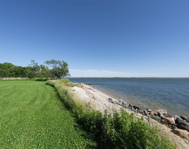 1390 Willow Terrace Lane - Photo Thumbnail 14
