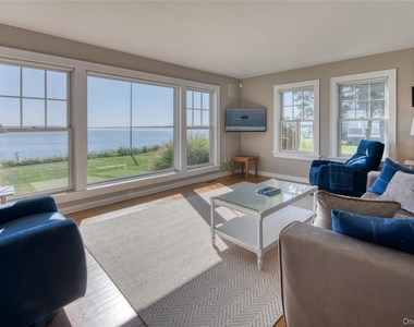 1390 Willow Terrace Lane - Photo Thumbnail 6
