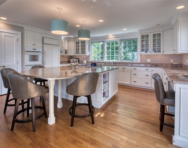 1390 Willow Terrace Lane - Photo Thumbnail 5