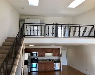 255 W 7th Street - Photo Thumbnail 1