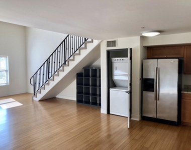255 W 7th Street - Photo Thumbnail 4