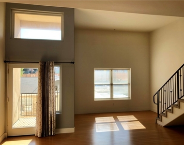 255 W 7th Street - Photo Thumbnail 5