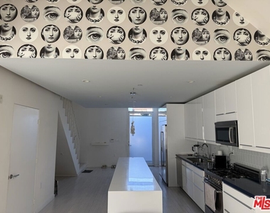 7917 Willoughby Avenue - Photo Thumbnail 1